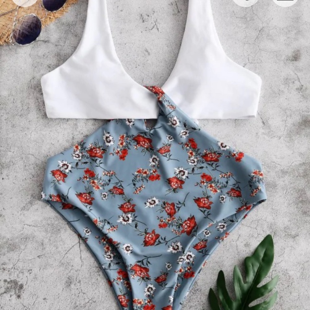 swimsuit!